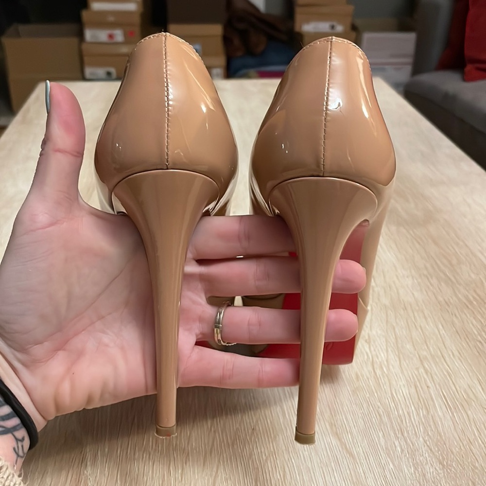 Louboutin Bianca 120MM Nude Patent  - 36 - Picture 6 of 11